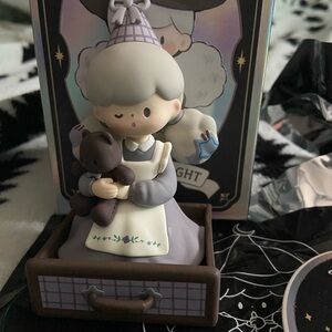 Authentic Molinta chasing light figure by finding unicorn